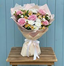 Букет цветов из:  Гвоздики, Орхидеи и Розы в Дятьково