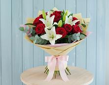 Букет цветов из:  Лилии и Розы в Дятьково