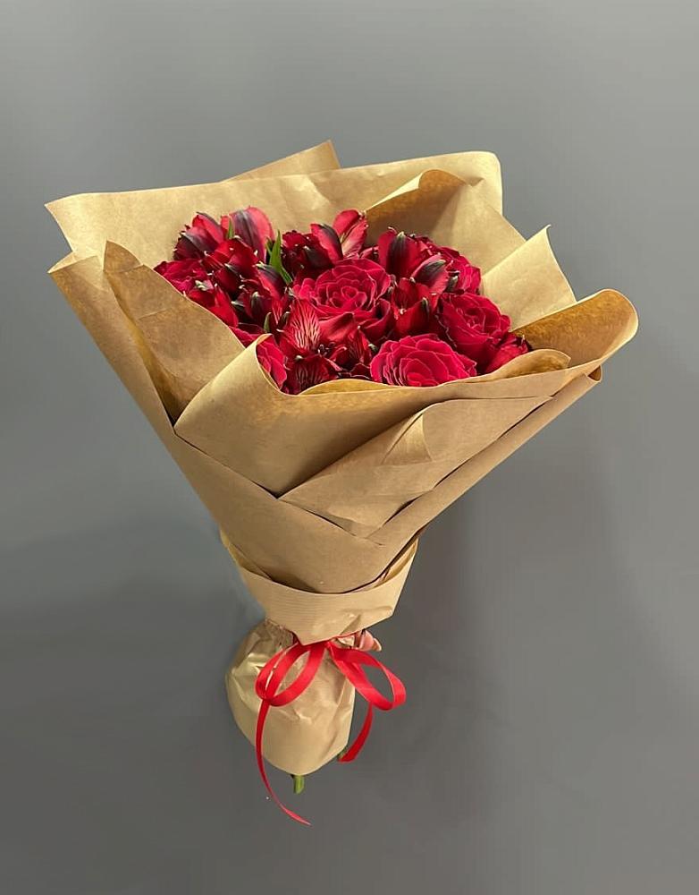 Букет цветов из: Альстромерии и Розы в Дятьково