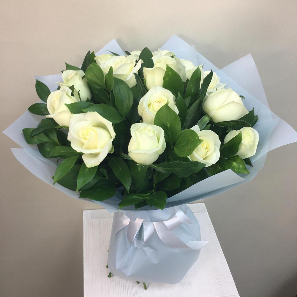 Букет 15 Белых роз Проуд в Дятьково