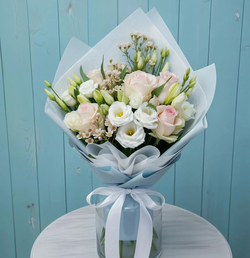 Букет цветов из: Розы и Лизиантусы в Дятьково