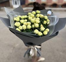 Букет Белые кустовые розы Солинеро в Дятьково