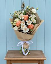 Букет цветов из:  Альстромерии, Лизиантусы, Розы и Хризантемы в Дятьково