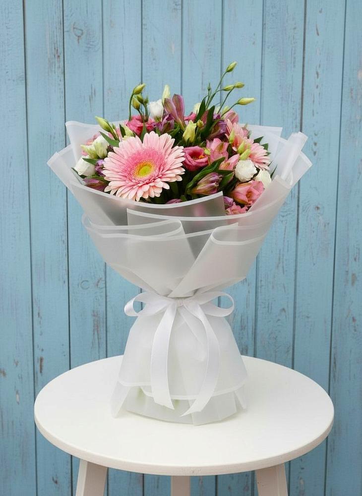 Букет цветов из: Герберы, Альстромерии и Лизиантусы в Дятьково