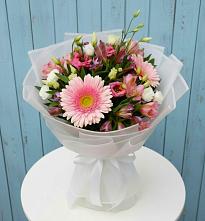 Букет цветов из:  Герберы, Альстромерии и Лизиантусы в Дятьково