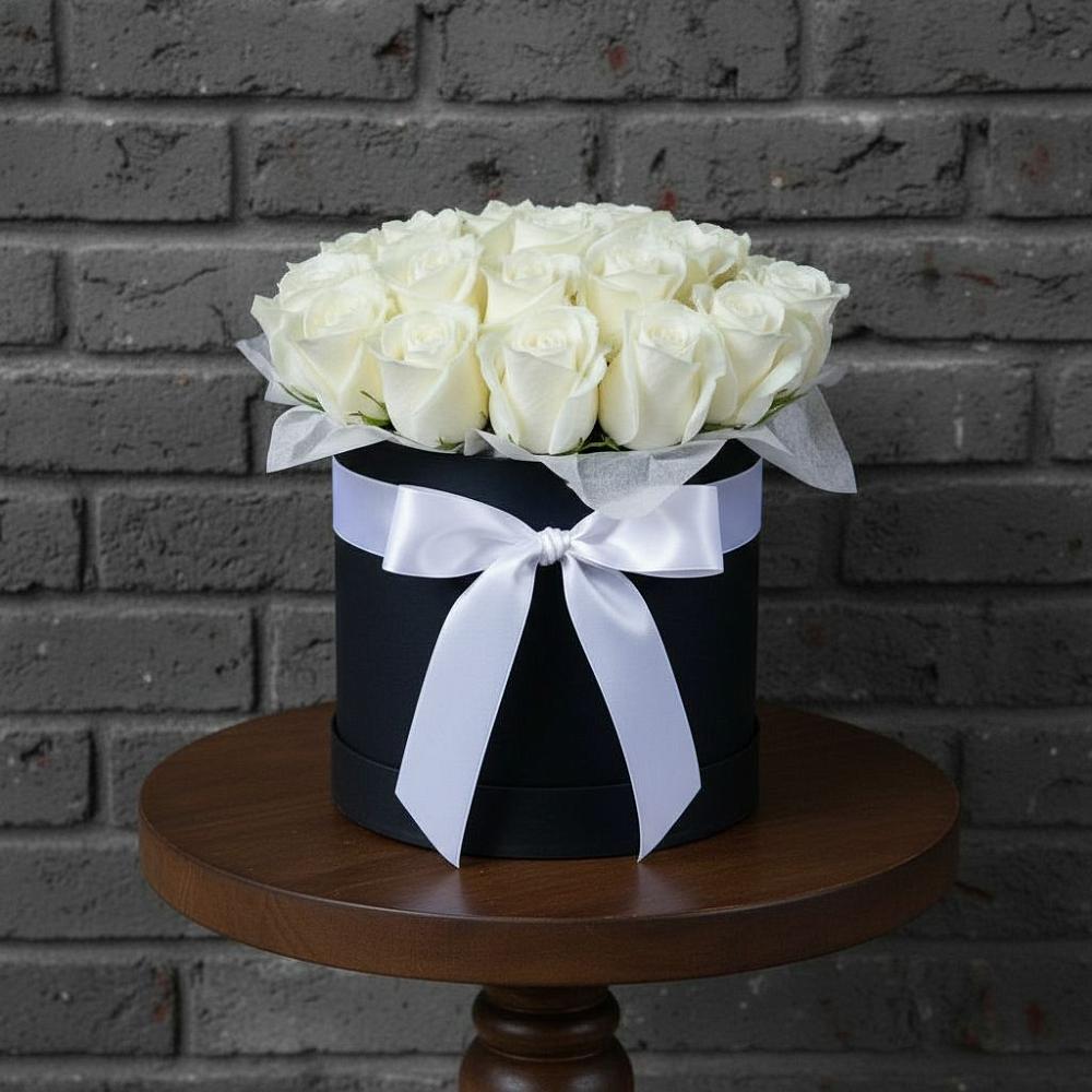 Цветочная композиция из Розы в шляпной коробке в Дятьково