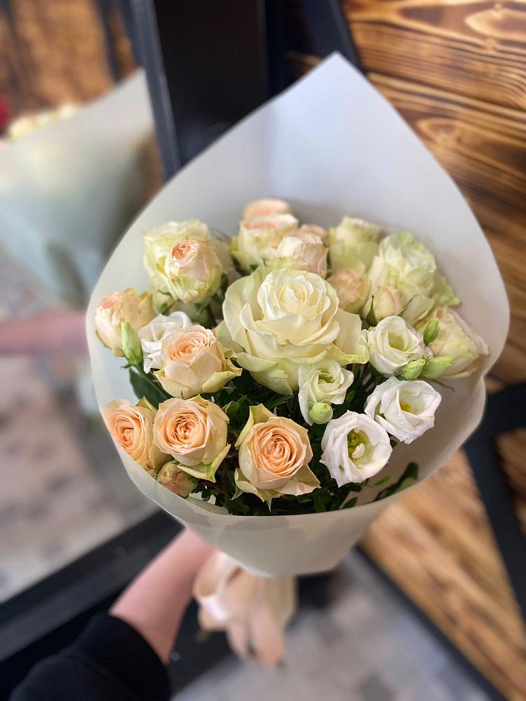 Букет цветов из: Розы и Лизиантусы в Дятьково